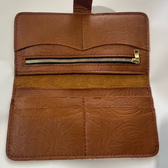 Embossed Leather Wallet - Picture 3 of 6